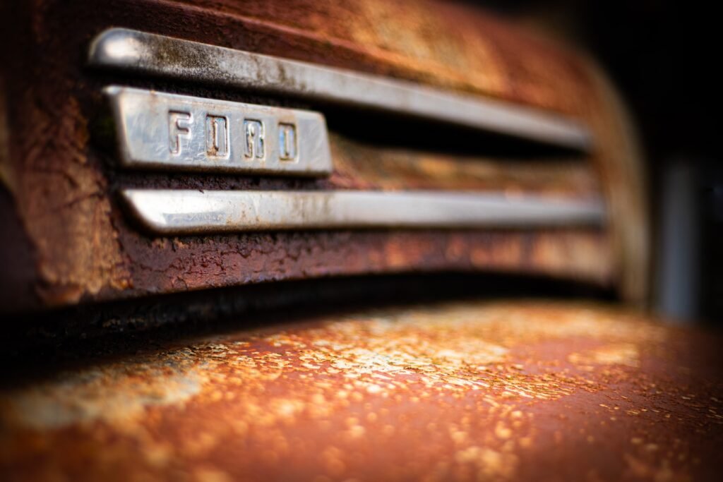 calandre Ford vintage rouillée