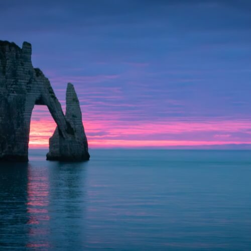 photo artistique falaises Étretat crépuscule mer